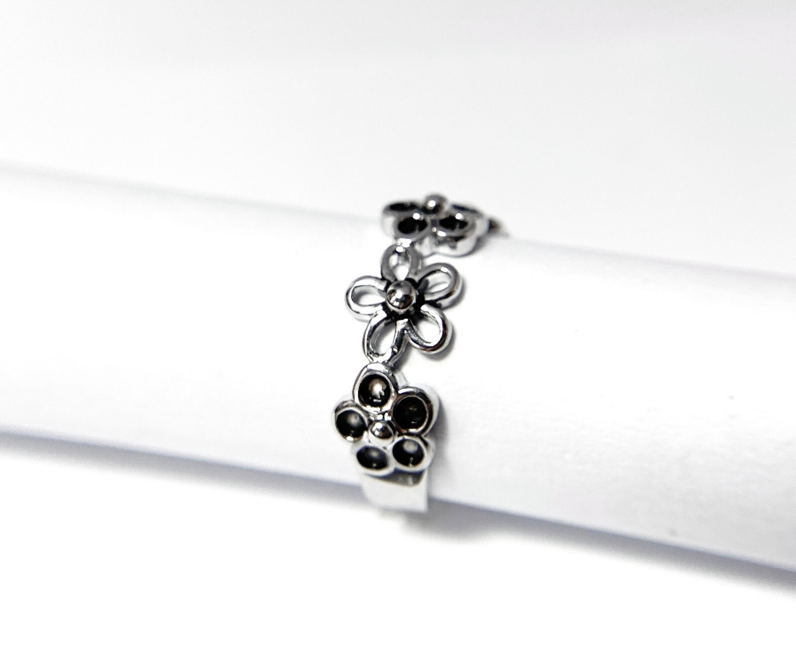 Linked Five Petal Flowers Adjustable Mid Ring / Toe Ring