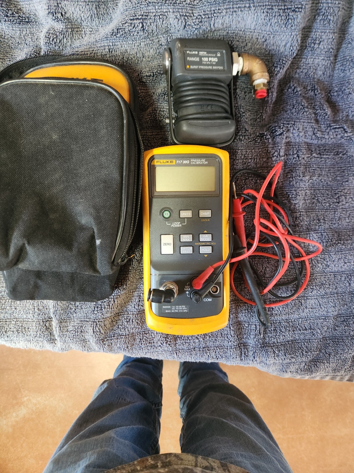Fluke 717 Pressure Calibrator with Fluke P06 0-100 PSI Module