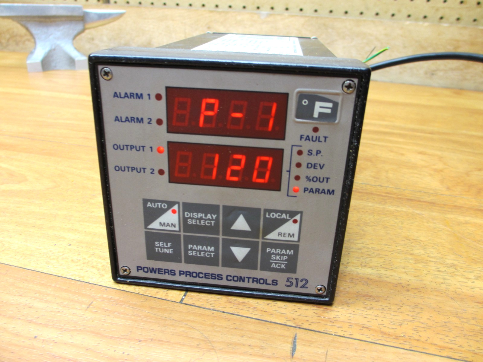 Powers Process Controls 512-A-3-0-0 *USED POWERS UP* Temperature Controller