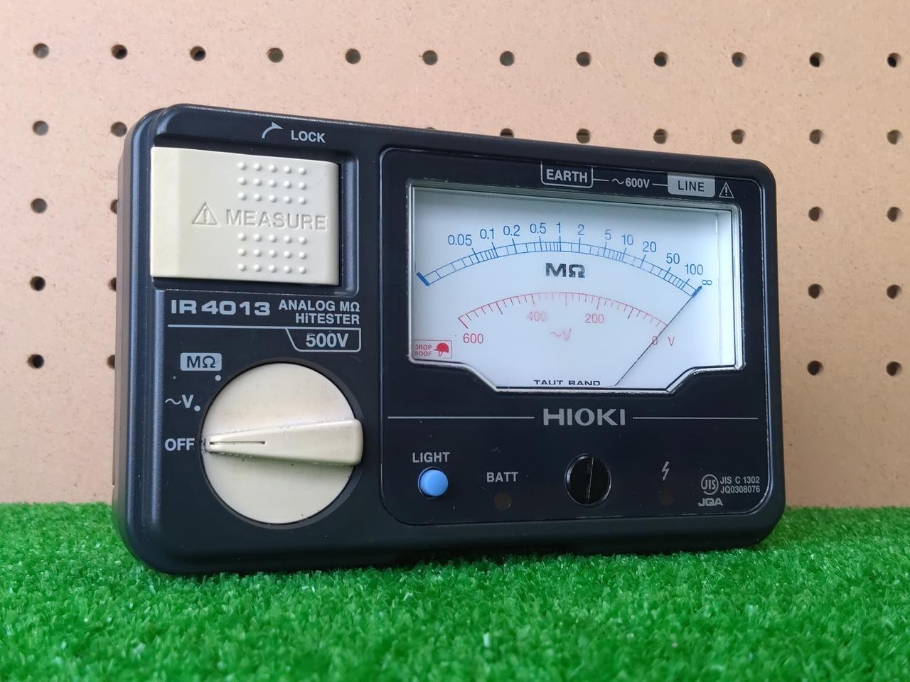 HIOKI IR4013 Analog Insulation Resistance Tester 500V Meter with LED Light Lead