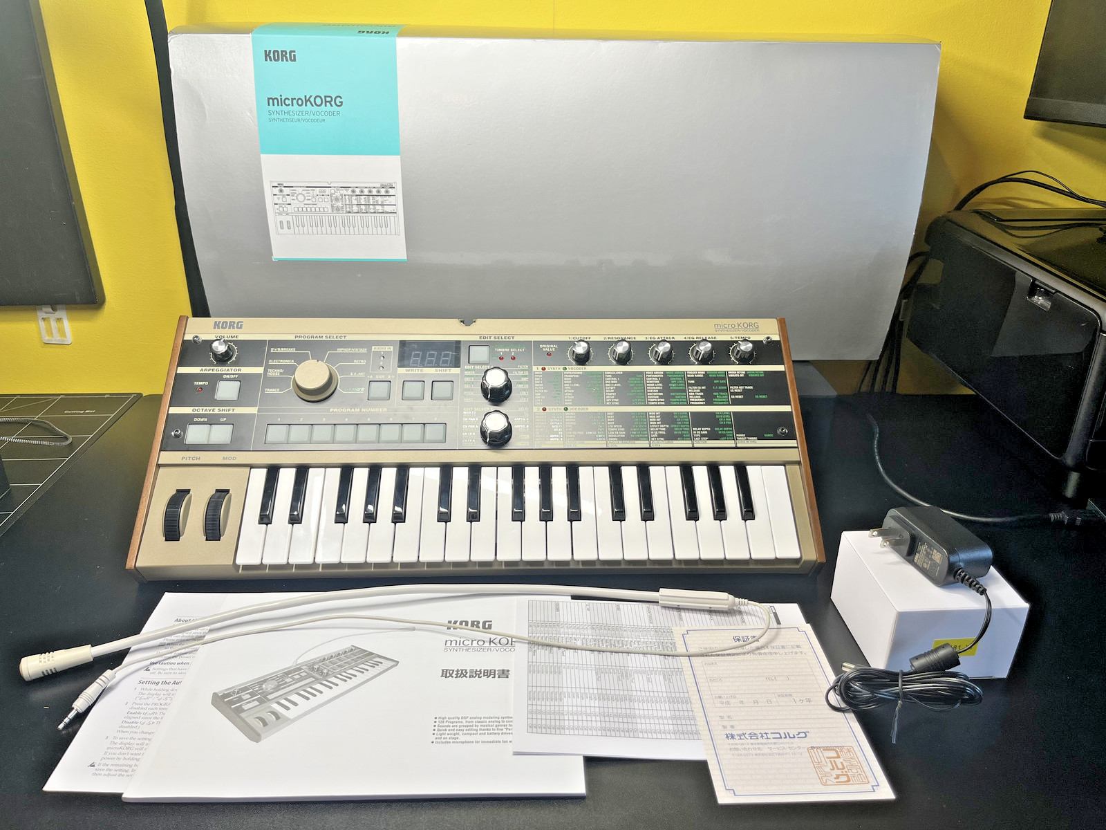 NEW unused | KORG MicroKORG Synthesizer Vocoder w/ PSU & MIC