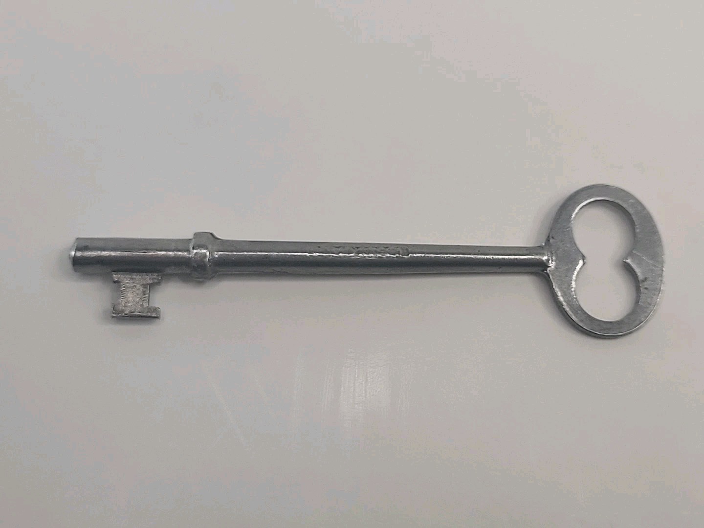 Vintage R&E Mfg Co Skeleton Key Solid Steel