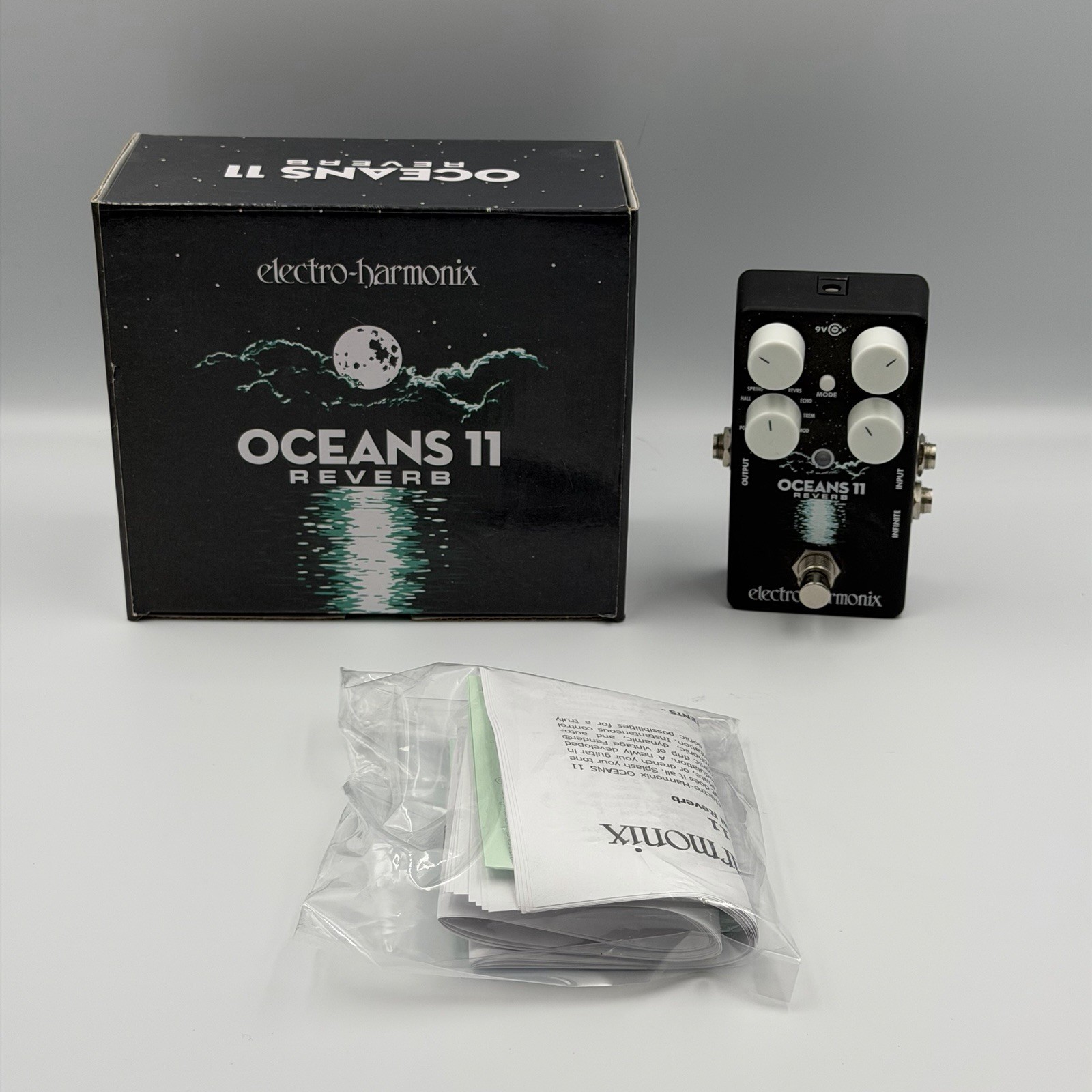 Electro-Harmonix Oceans 11 Reverb Guitar Effects Pedal P-30509 - TESTED With Box