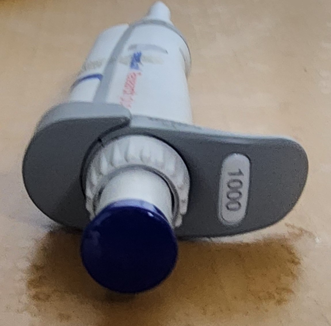 Eppendorf Research® plus Pipette, fixed volume single-channel, volume 1000 μL