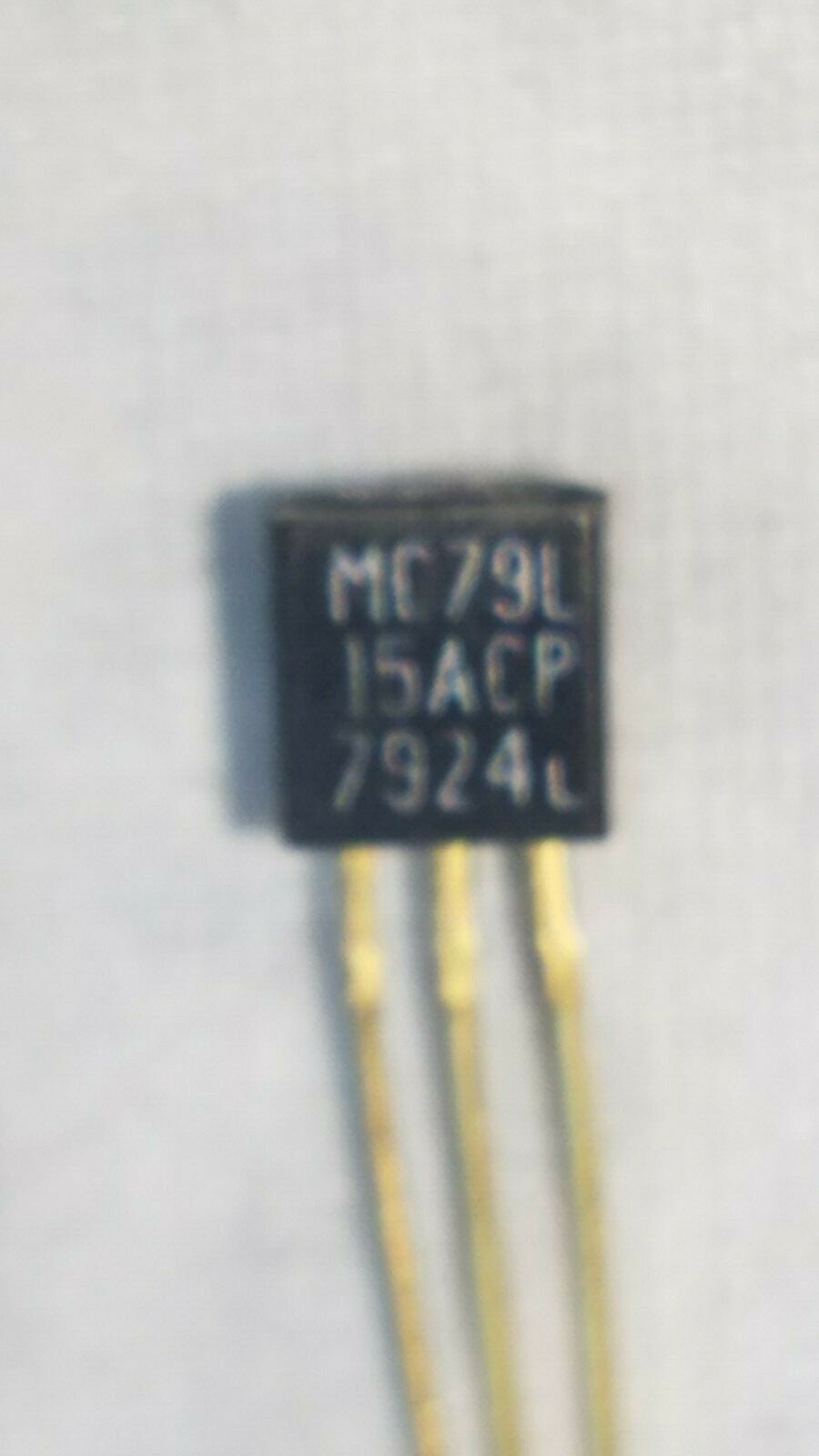 MC79L15CP  Motorola 15V Negative Voltage Regulator TO-92   2 (LOT)