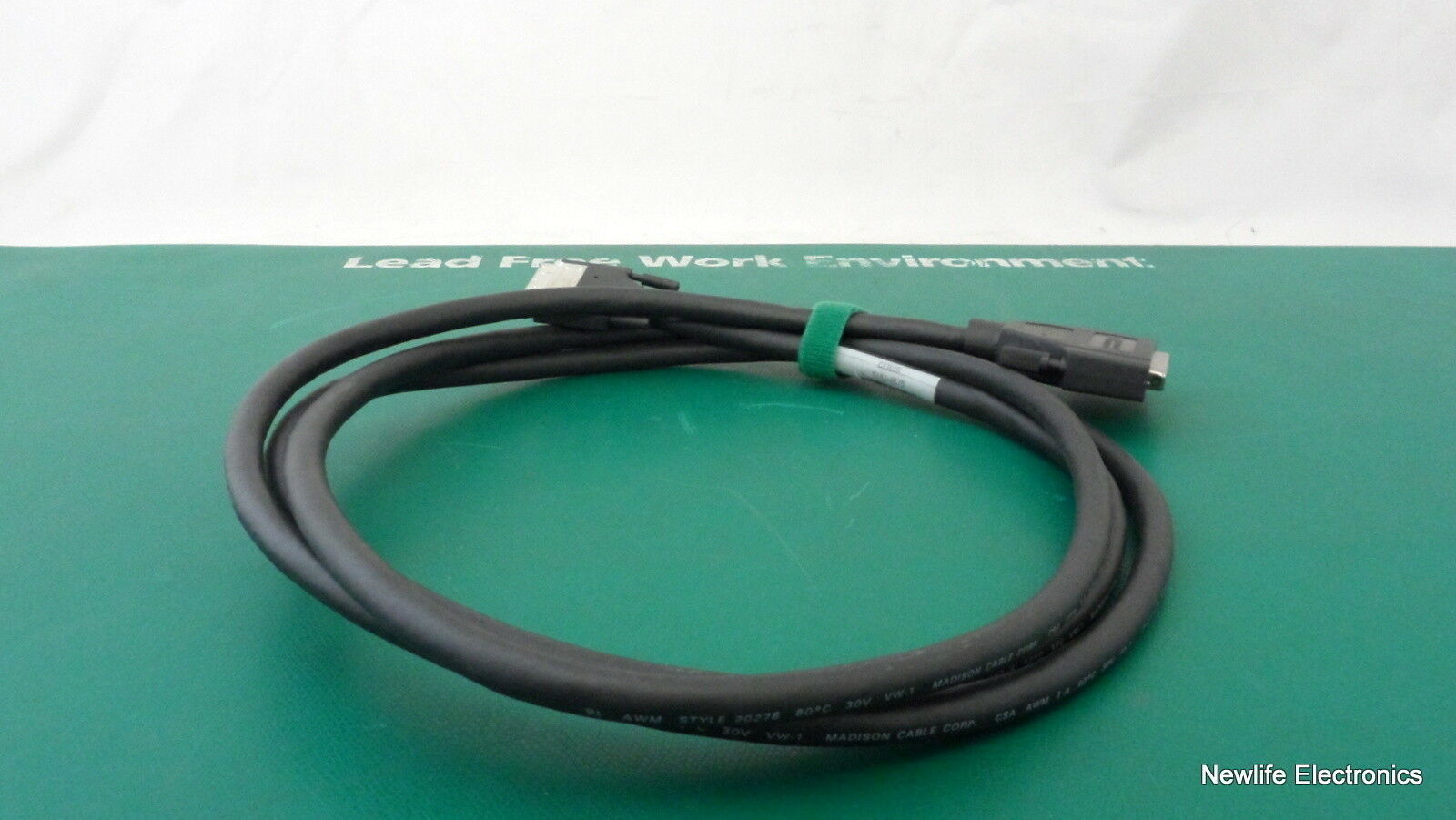 (New) HP C2362B 8.2 ft. (2.5 m) SCSI Cable - 68-pin (M) to 68-pin (M)