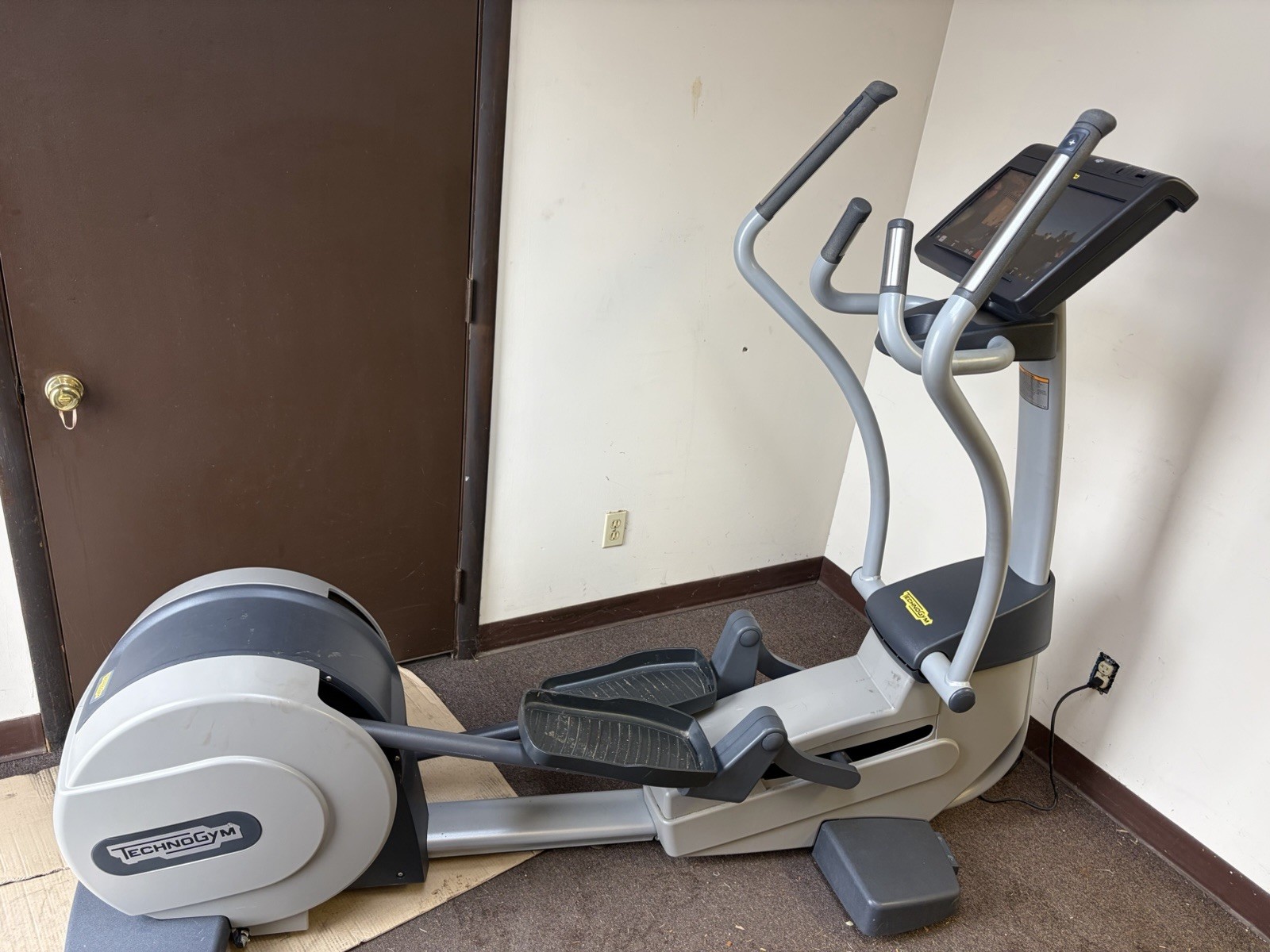 Technogym Elliptical Machine Touchscreen Console Commercial Programmable