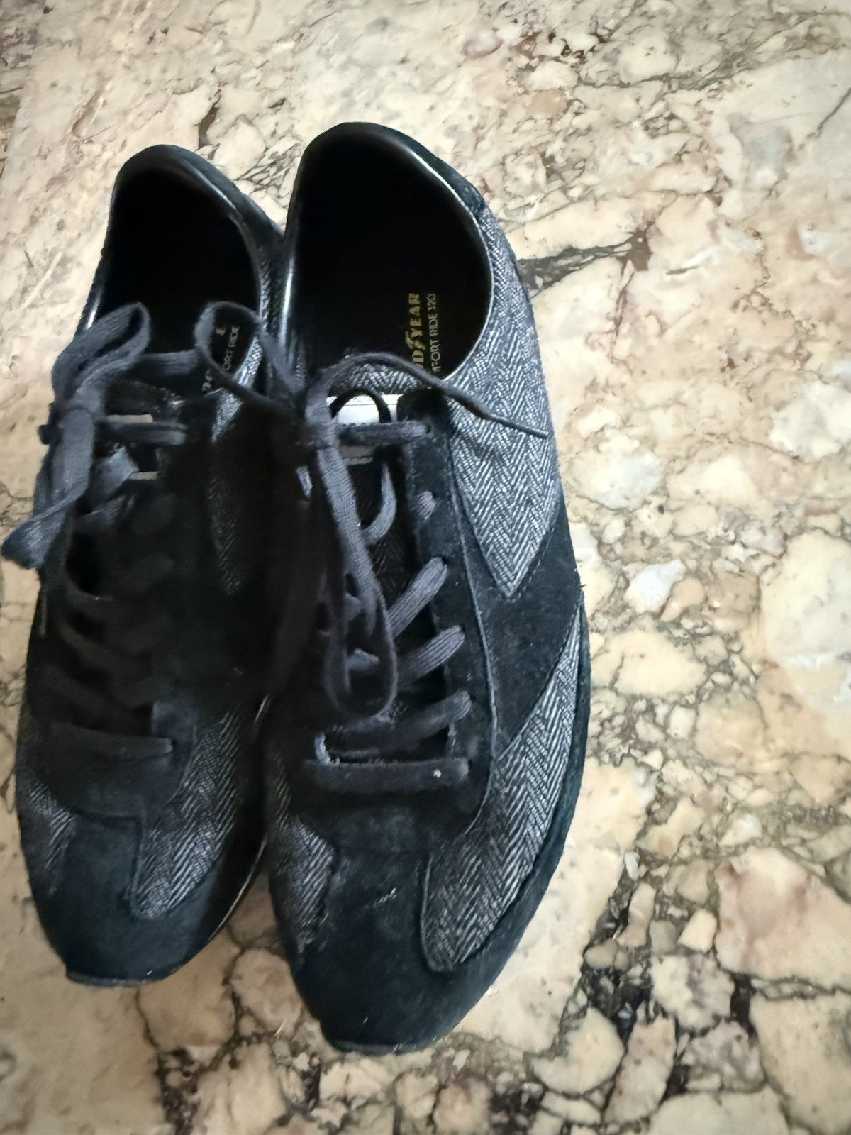 Goodyear Comfort Ride Brooks Vanguard 11.5 Medium
