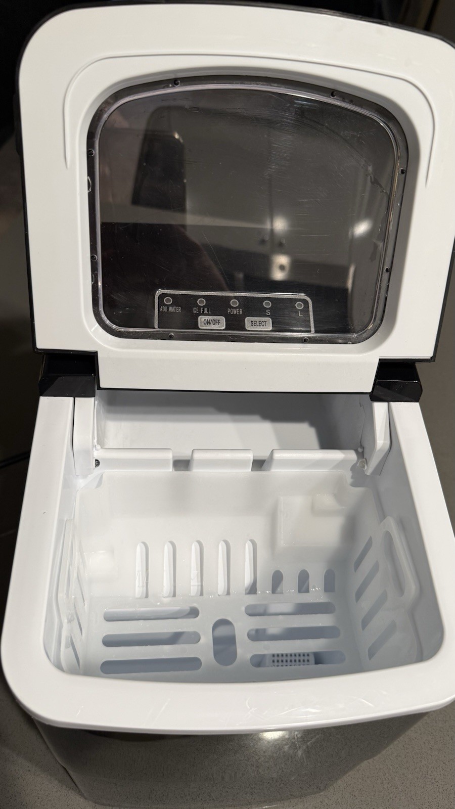 Frigidaire -BLACK 26lbs Compact Portable Ice Maker