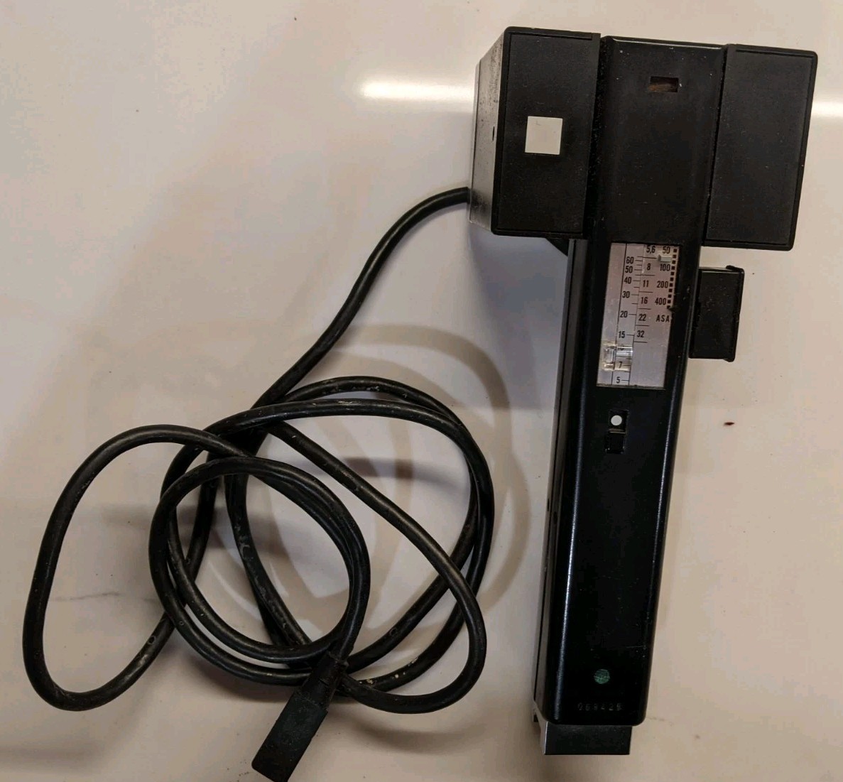 Metz 202 Flash unit, sync cord, battery holder, strap - untested
