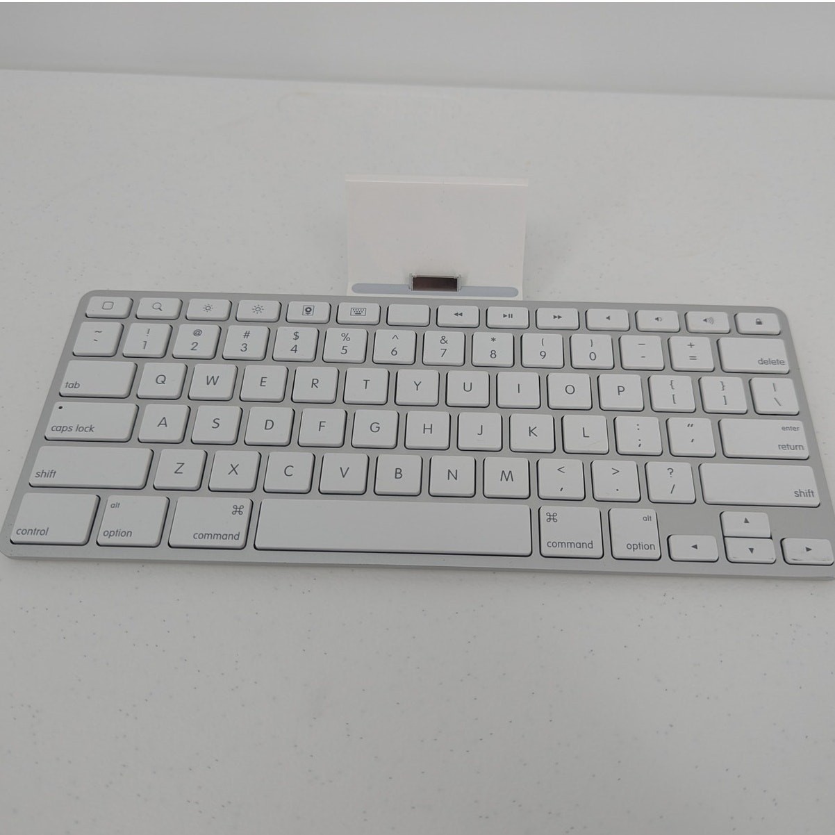 Apple iPad Keyboard Dock Model A1359 White 30 Pin Desktop Station Tested Working