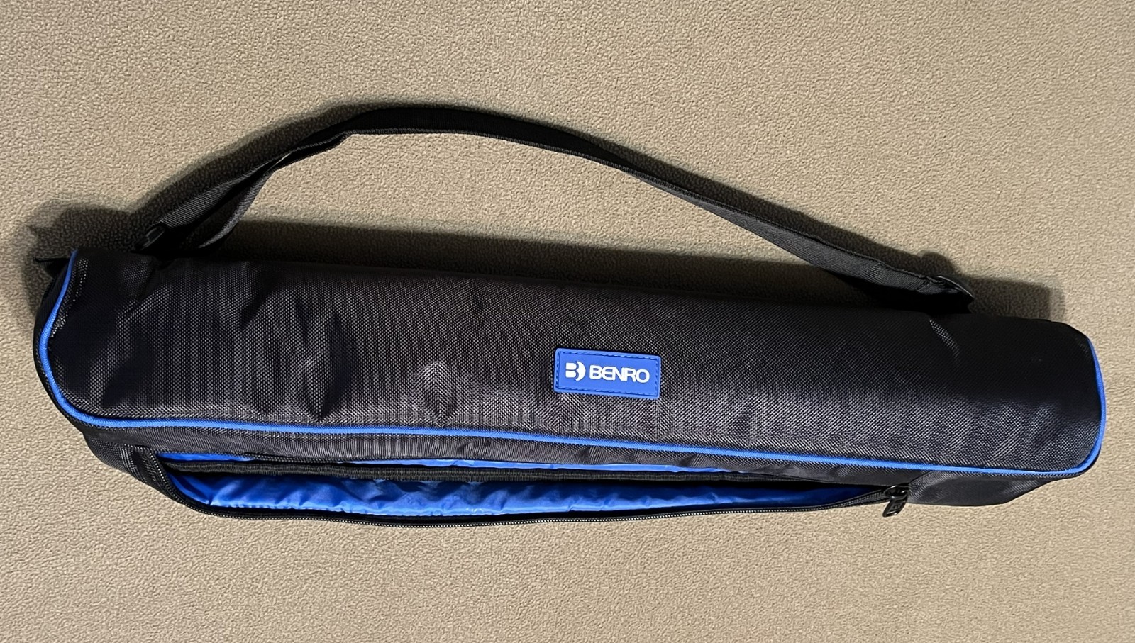 Benro Tripod 23.5"L x 4"W x 4"H  Zipper Padded Case Shoulder Bag (4.5" Max OD)