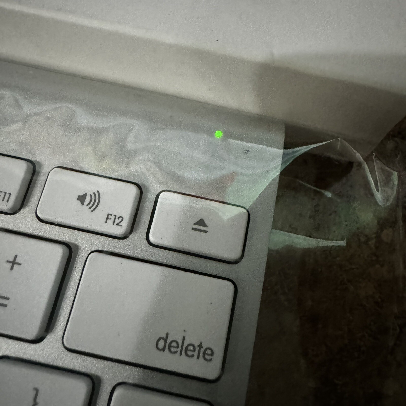 Apple Magic Keyboard Battery Operated Wireless Bluetooth Tested Working