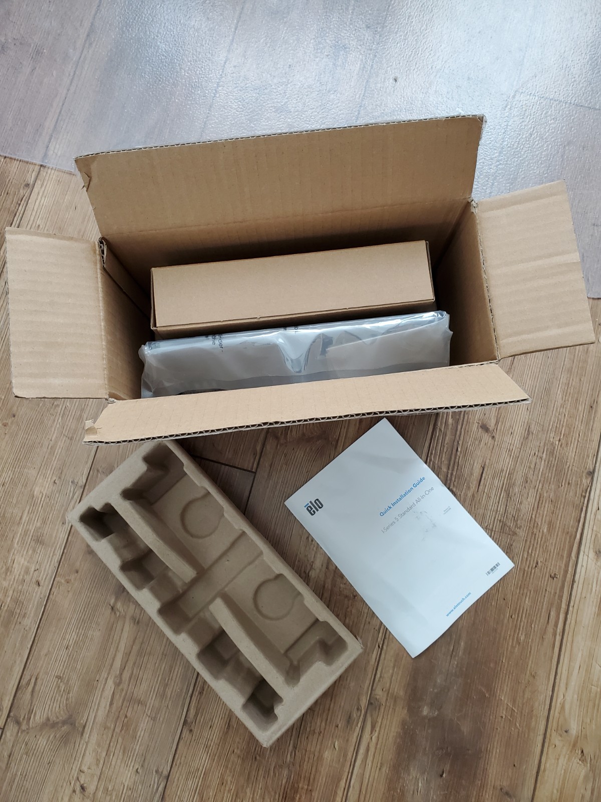 ELO 10.1" I-Series 5.0 AiO Android 14 Touchscreen Tablet Computer - E539154