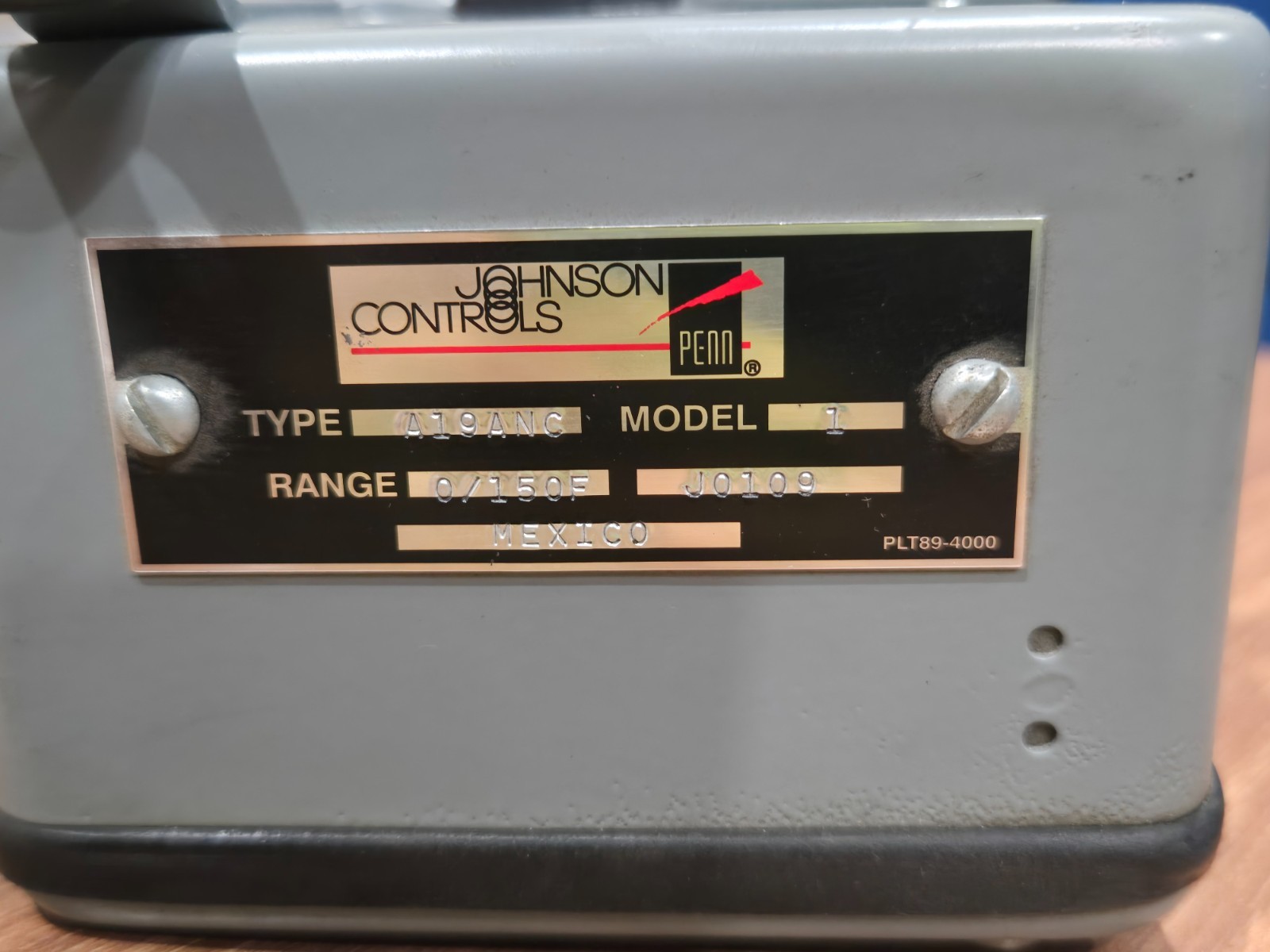 Johnson Controls A19ANC-1 Remote Bulb Temp Control w/ Rainproof Enclosure