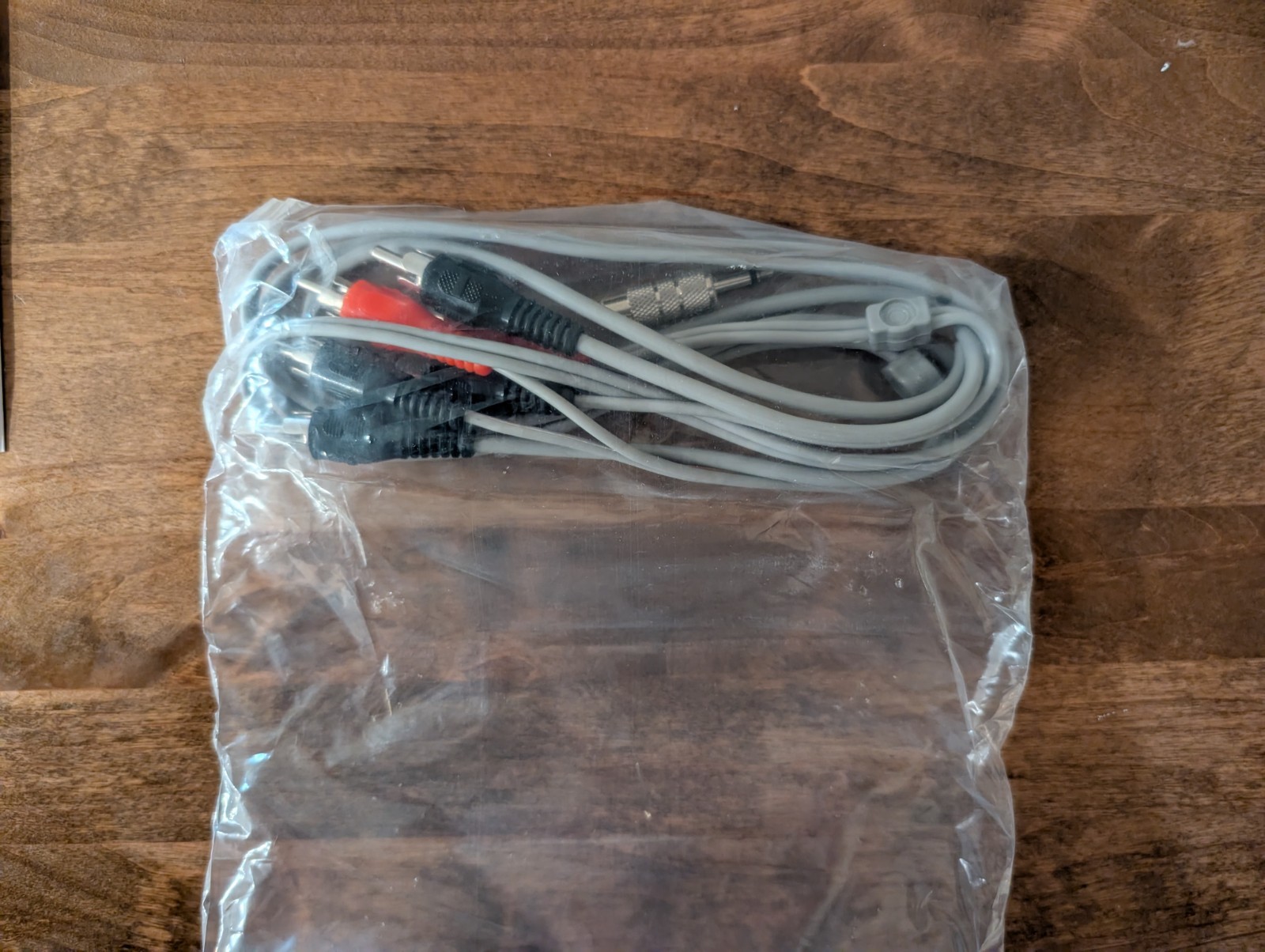 UNIKA SD-20 MTS/Bilingual TV Stereo Decoder with Cables and Manual