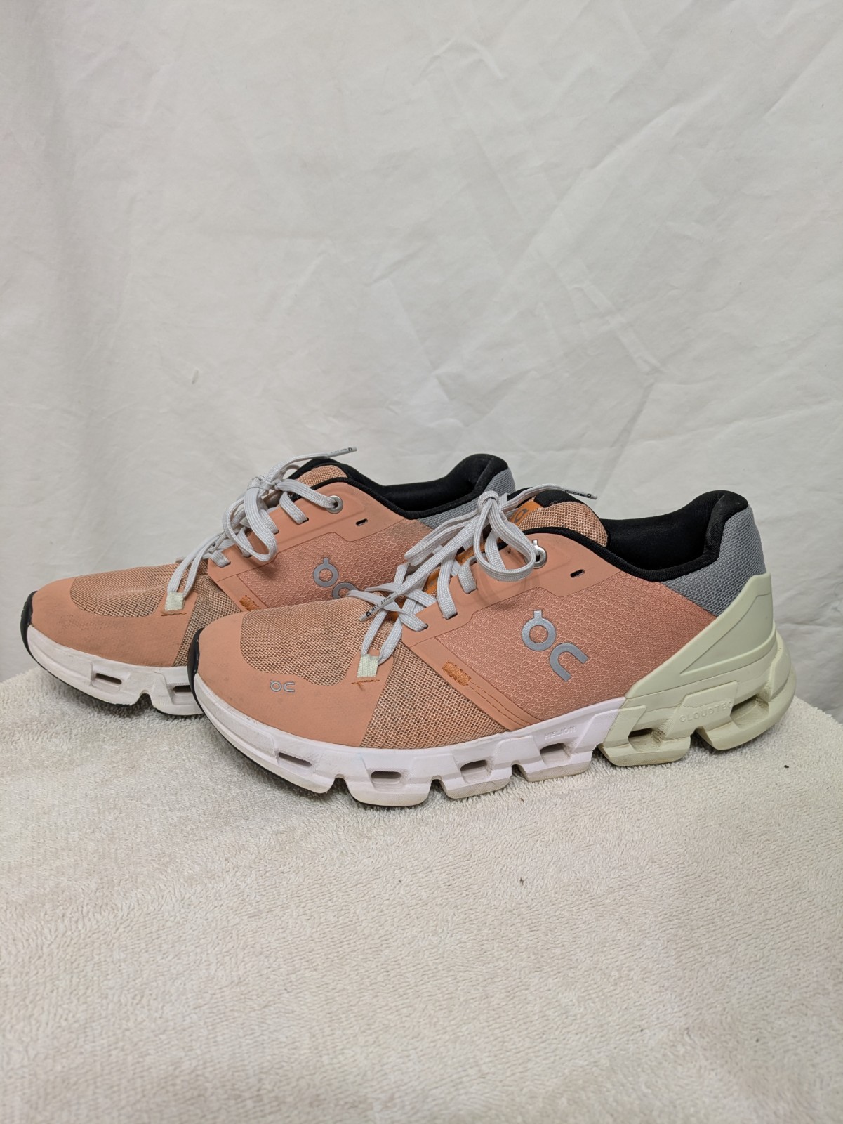 On Running Cloud Sneakers Womens 9 Peach Pink Athletic Shoes CloudTec EU 40.5