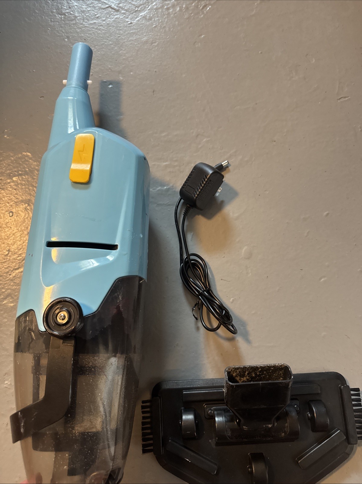 Rechargeable Pool Vacuum Handheld Pool Cleaner Cordless with Telescopic Pole