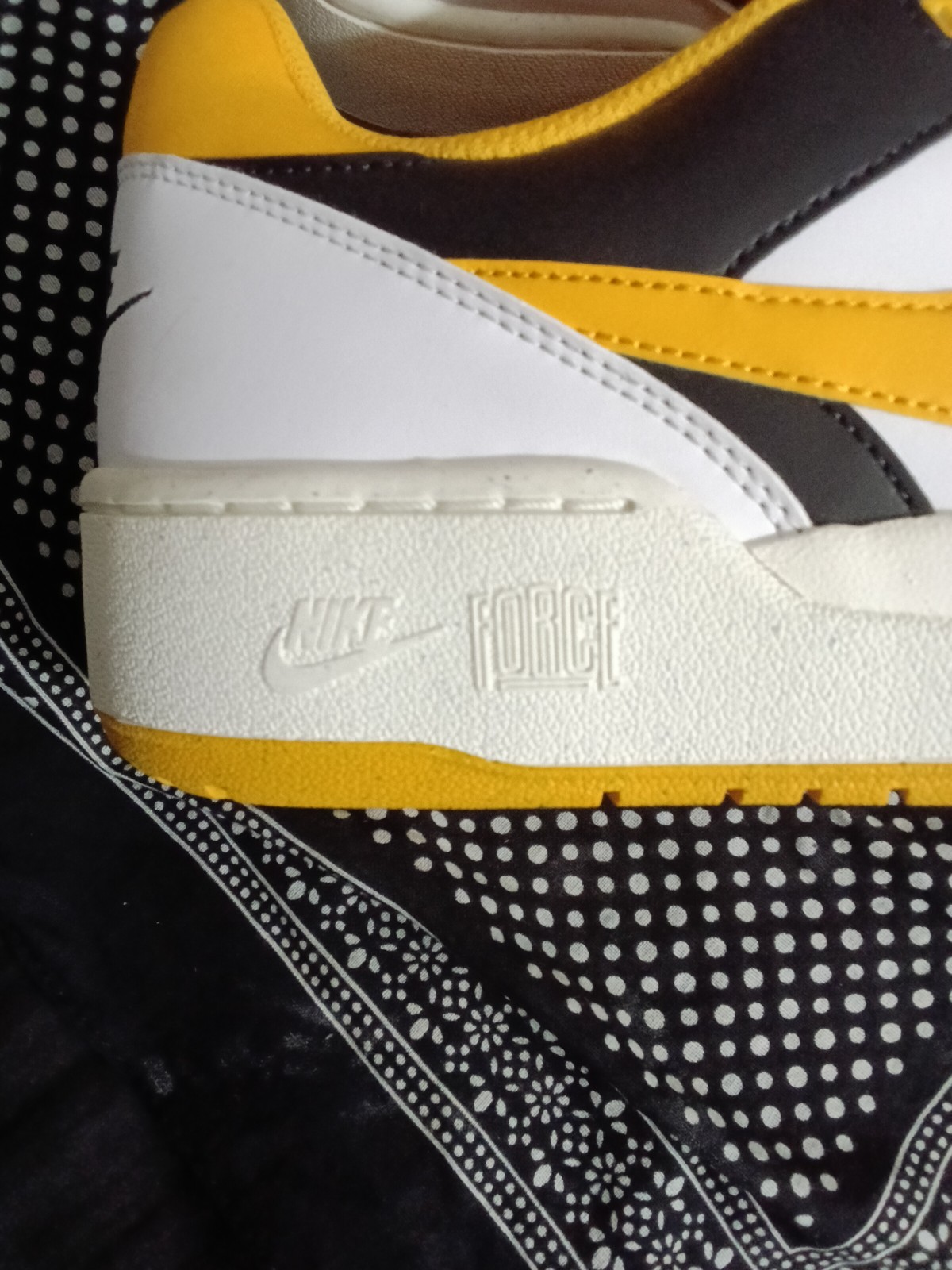 Nike Full Force Low White University Gold Size 12