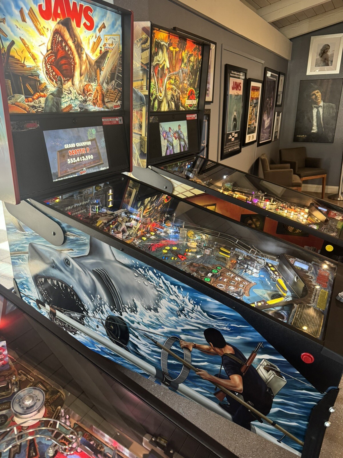 Stern Jaws Premium Pinball Machine – Mint Condition!