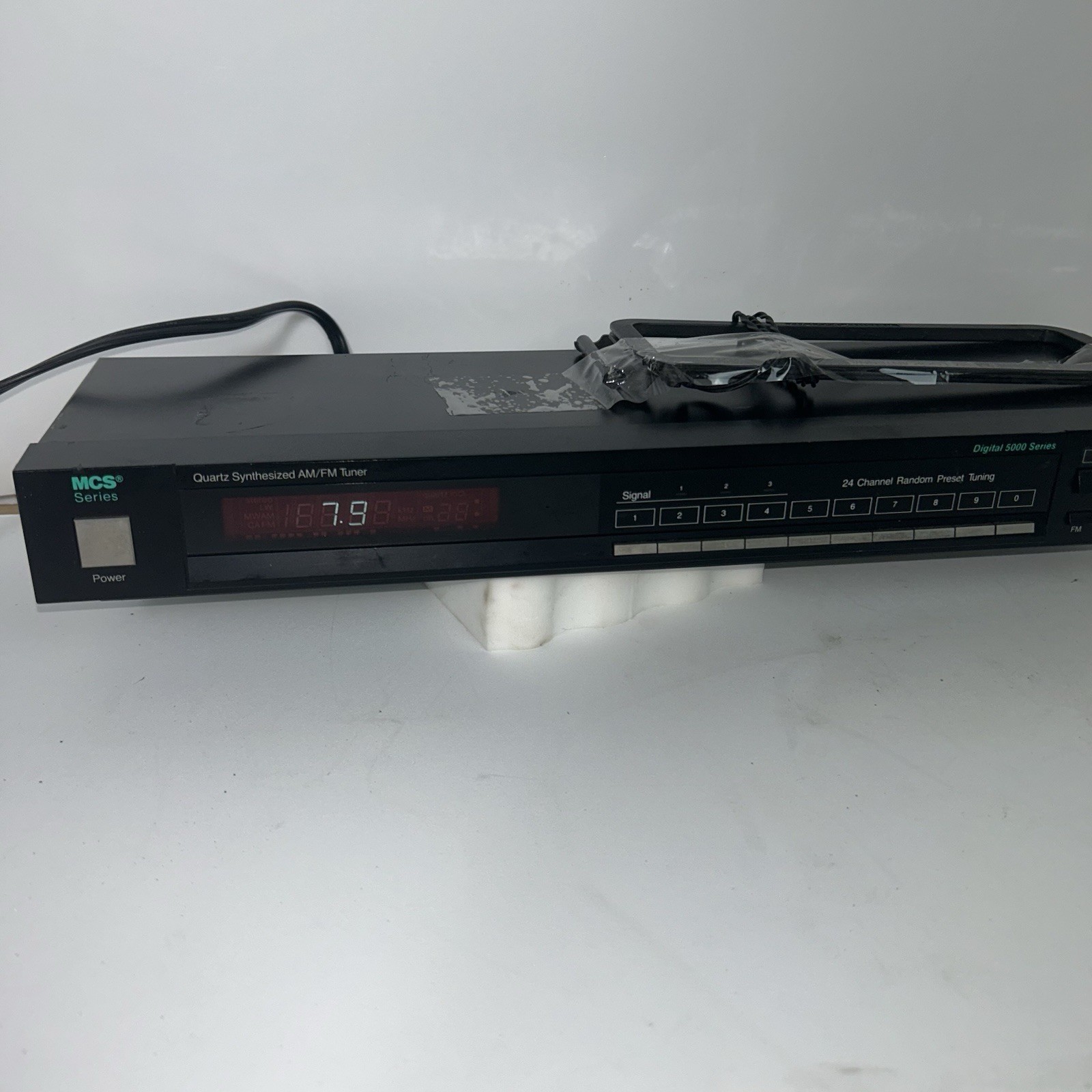 Vintage MCS Series Quartz Synthesized Stereo Tuner