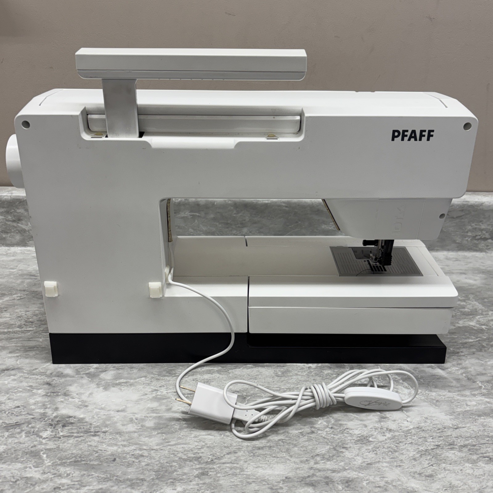 Pfaff Quilt Expression 4.2 PLEASE READ CONDITION DESCRIPTION
