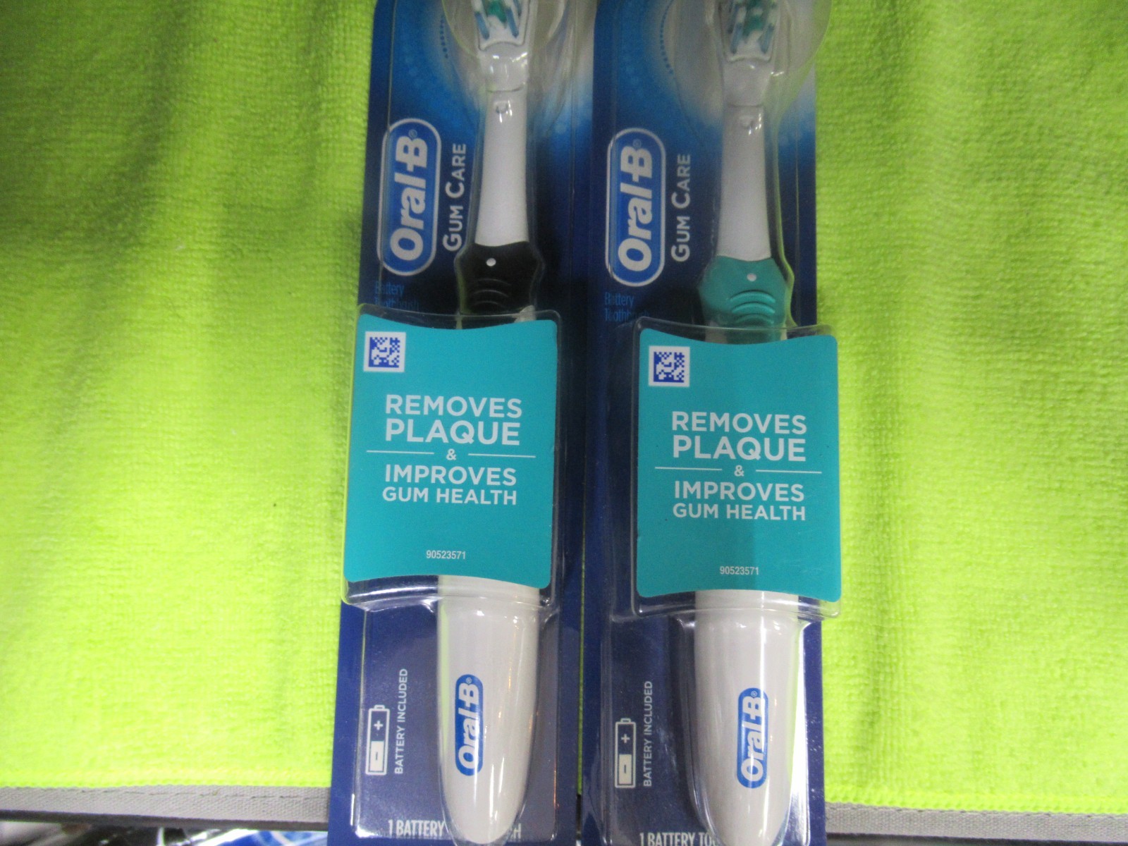 Oral-B Gum Care CrossAction Battery Power Electric Toothbrush, 1 Ct - U Pick