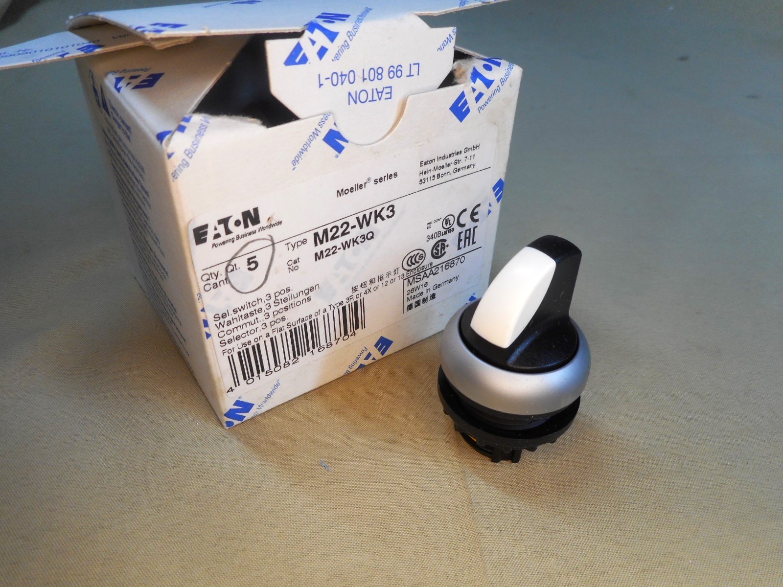 MOELLER  M22-WK3 selector switch (NIB)