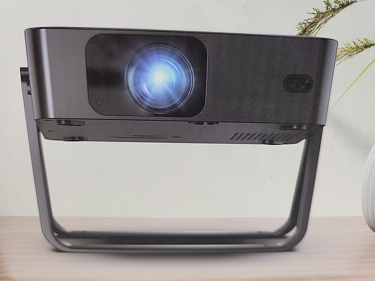 NEW DBPPOWER Ultrathin Smart Projector. N5