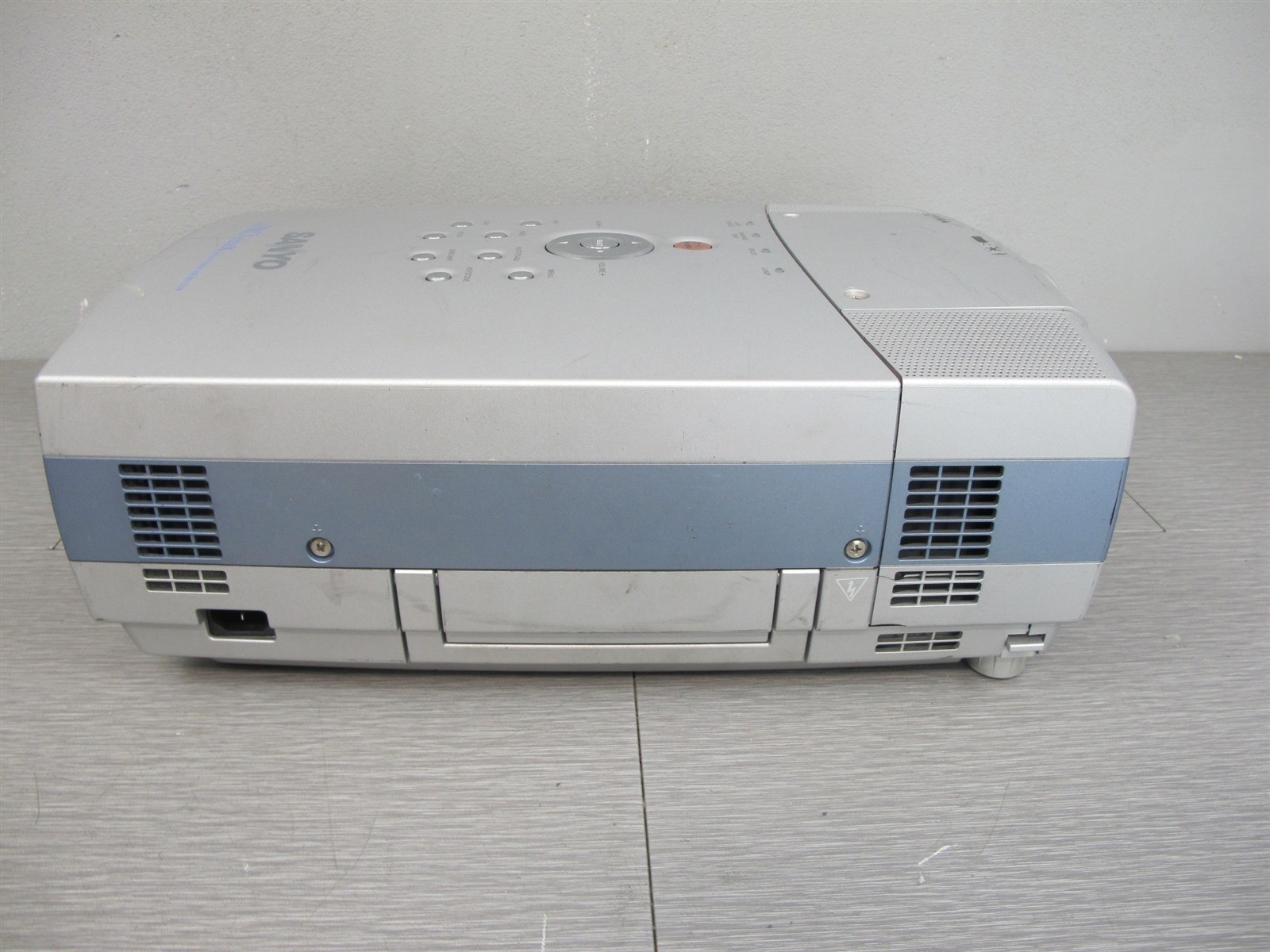 Sanyo PLC-XT15A PRO XtraX Multiverse Projector