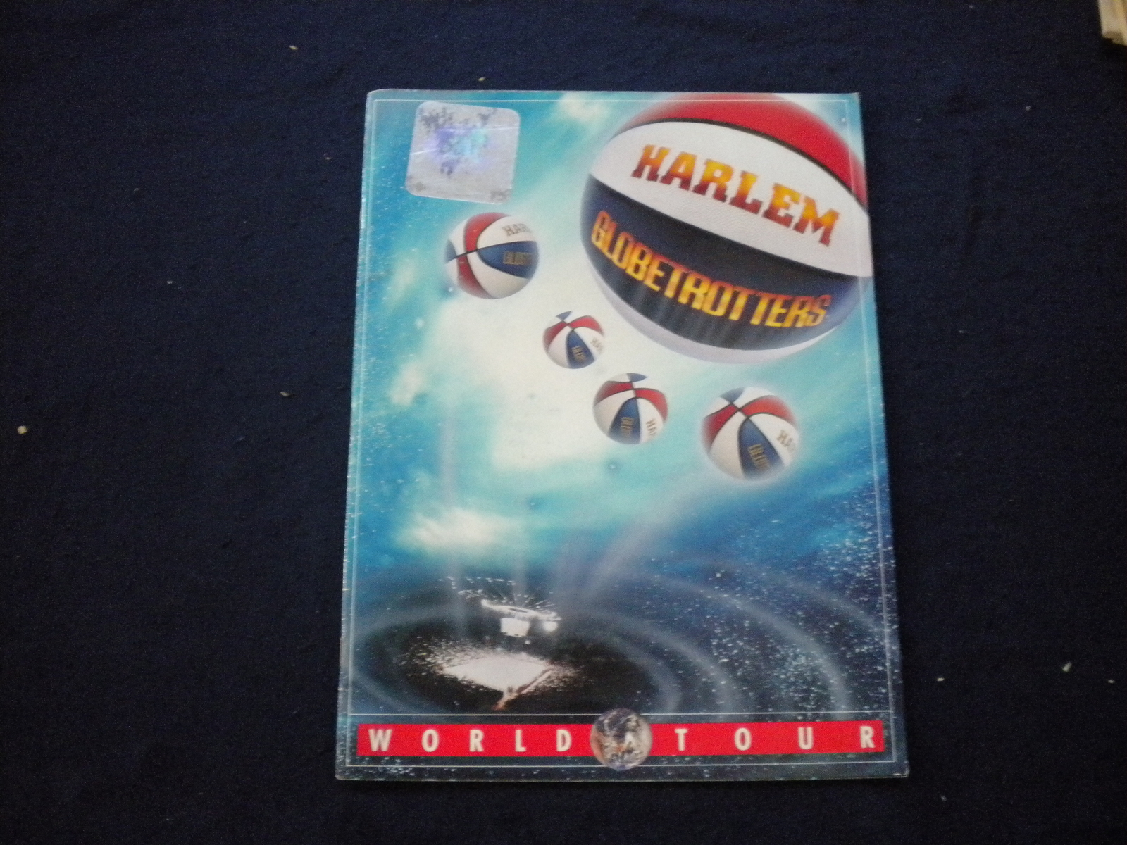 1990 HARLEM GLOBETROTTES WORLD TOUR SOUVENIR PROGRAM - J 8307