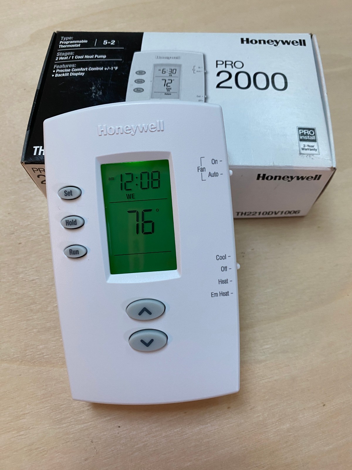 Honeywell PRO 2000  TH2210DV1006 5+2 Day Programmable Thermostat