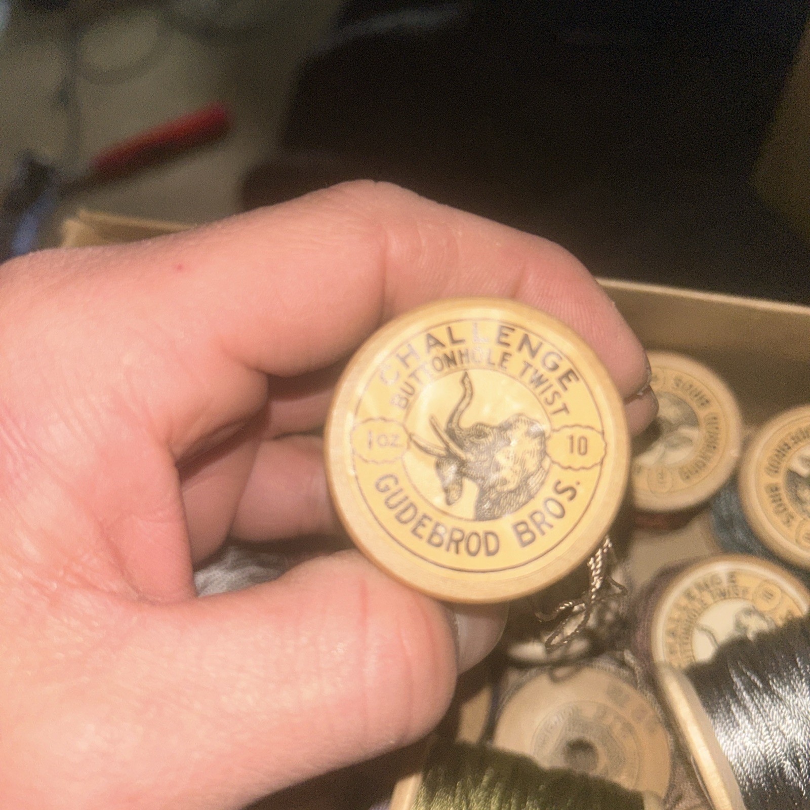 Guidebrod Bro’s Rayon Buttonhole Twist Thread
