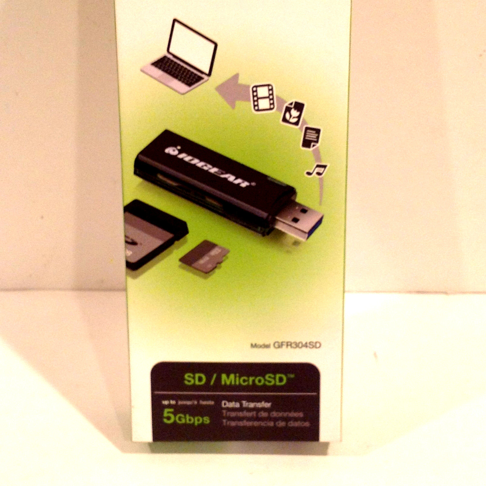 IOGEAR SuperSpeed USB 3.0 SD/Micro SD Card Reader Writer GFR304SD 5Gbps Data New