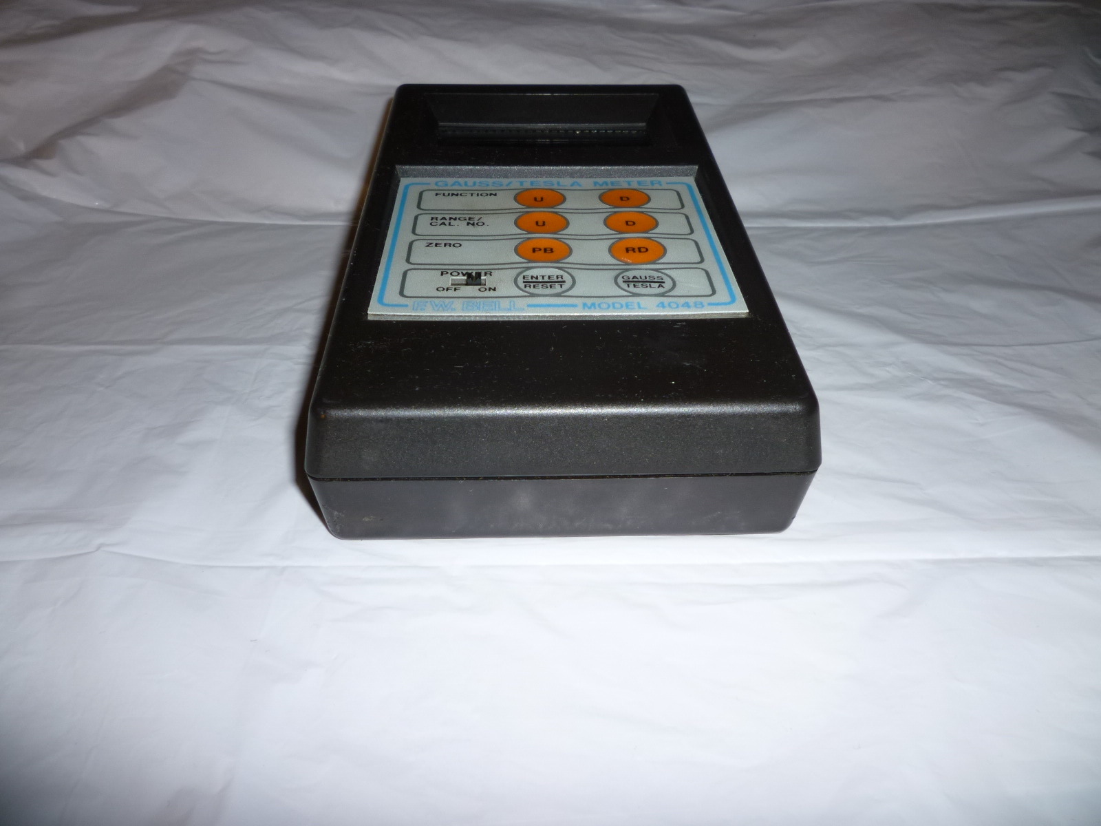 F.W. BELL MODEL 4048 GAUSS/TELSA METER