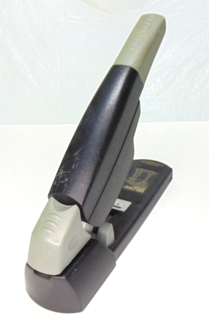 Swingline High-Capacity Heavy-Duty Stapler 210-Sheet Capacity Black/Gray 90002