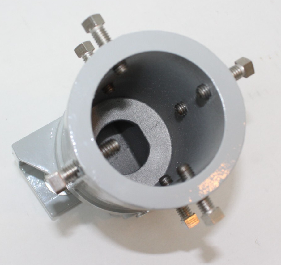 Pole Top Mounting Kit: Mounting Yokes