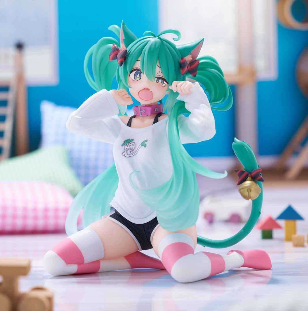 Hatsune Miku Desktop Cute figure with cat ears t shirt ver. TAITO Japan 2024