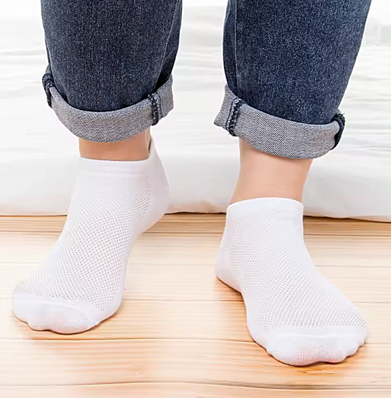 10 PAIRS ankle/ no show socks for men and women. 4 white, 3 black, 3 gray