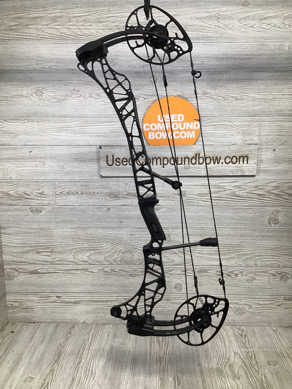 Used Mathews Lift X 29.5 Right Hand Black Bow 29/70