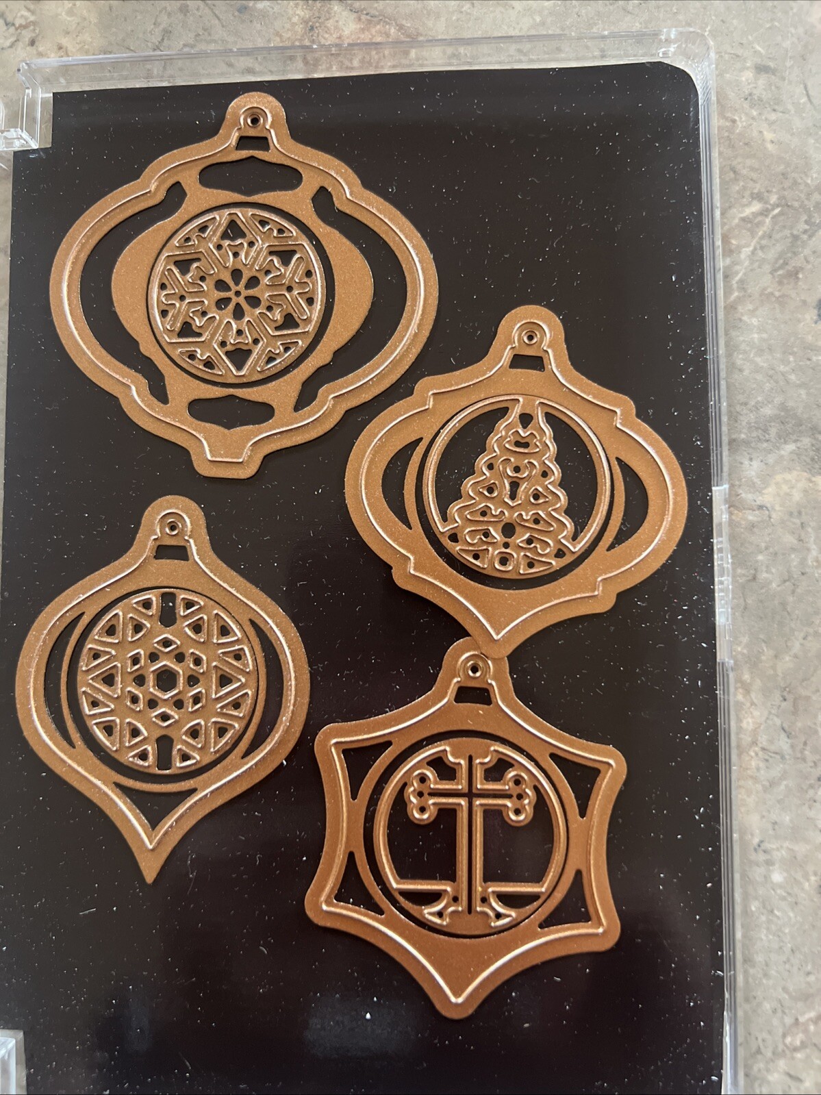 Spellbinders shapeabilities Die Cut Mix N Match Ornaments