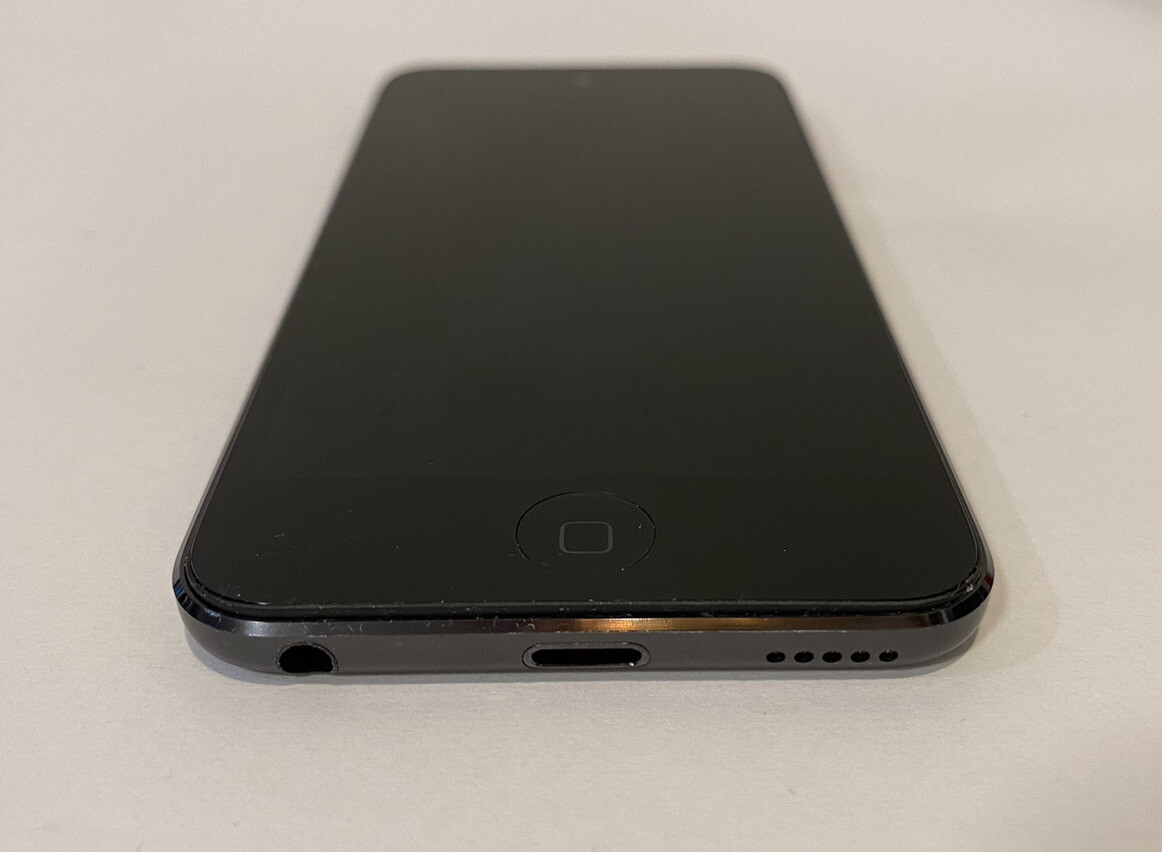 Apple iPod Touch 6th Generation Space Gray (16 GB)