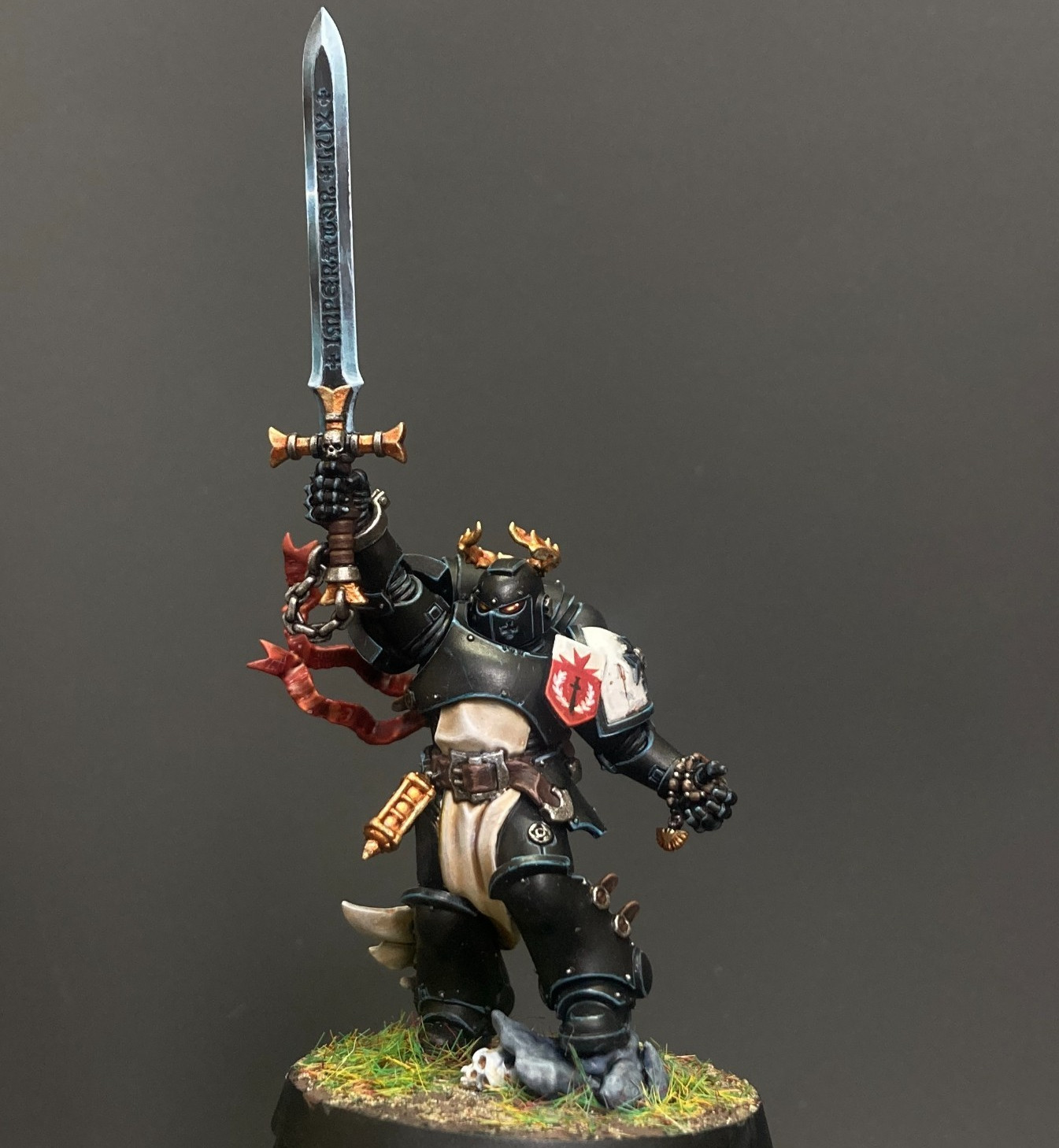 Black Templars: Emperor'S Champion Warhammer 40k Space Marines Pro Painted Minis