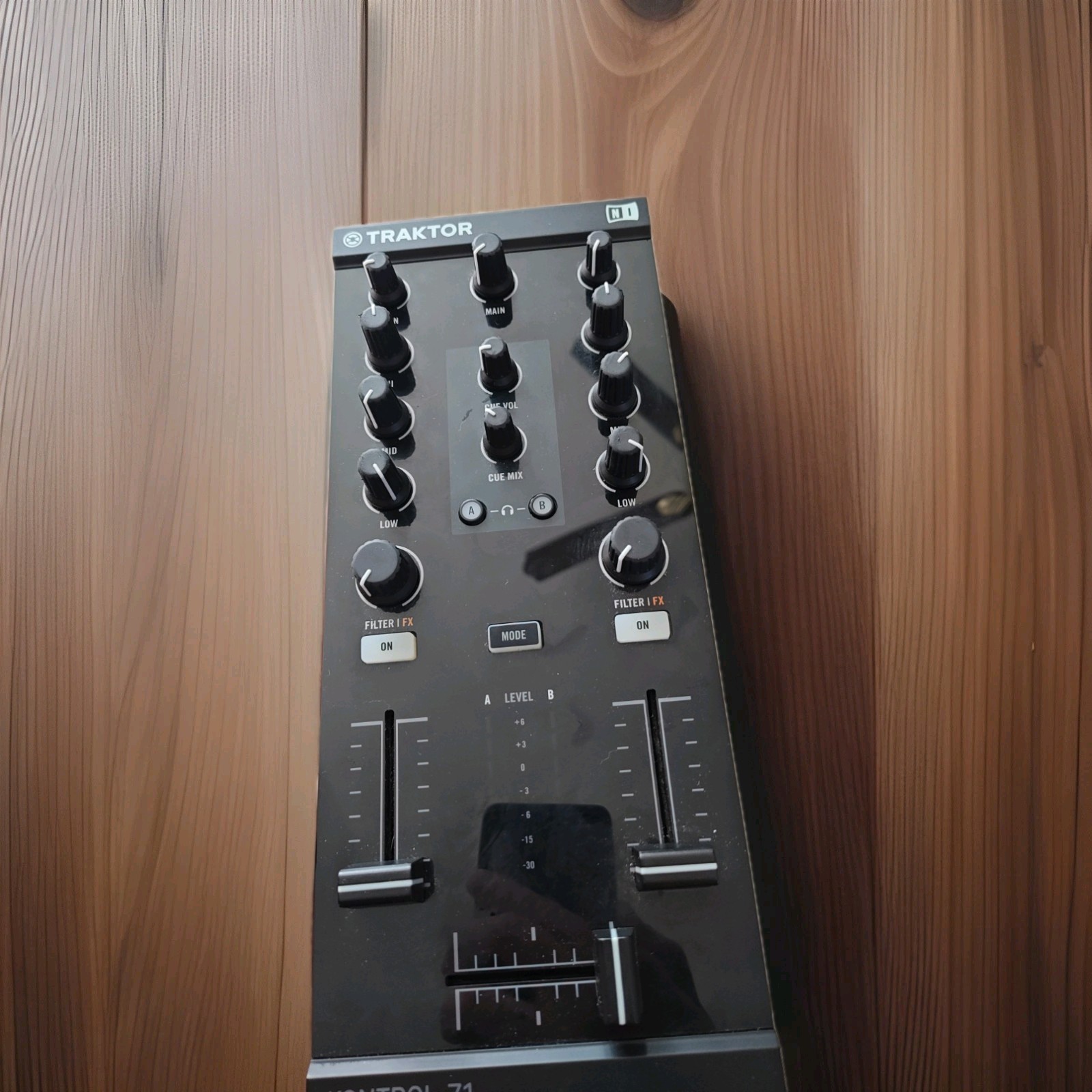 Native Instruments Traktor Kontrol Z1 DJ Mixing Interface - Black (22180)