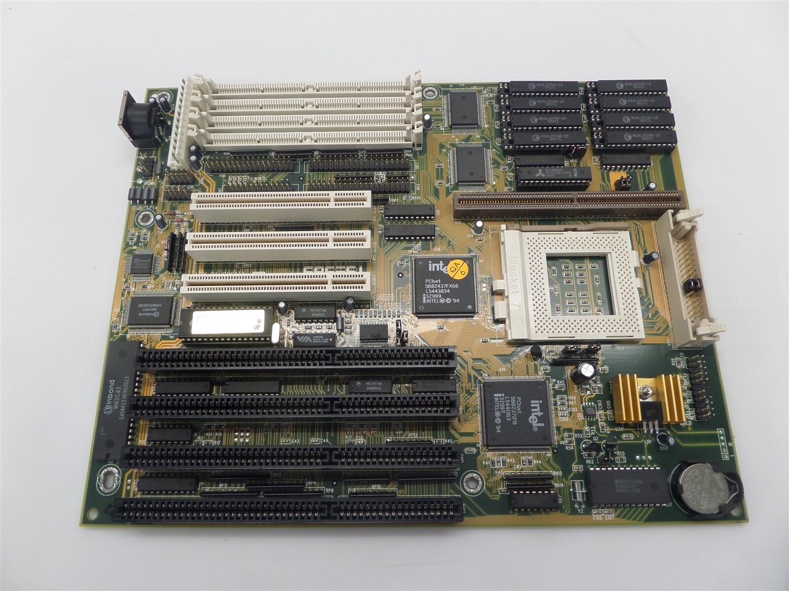 Freetech 586F61 Socket 7 Motherboard 01-00613A - No CPU No RAM