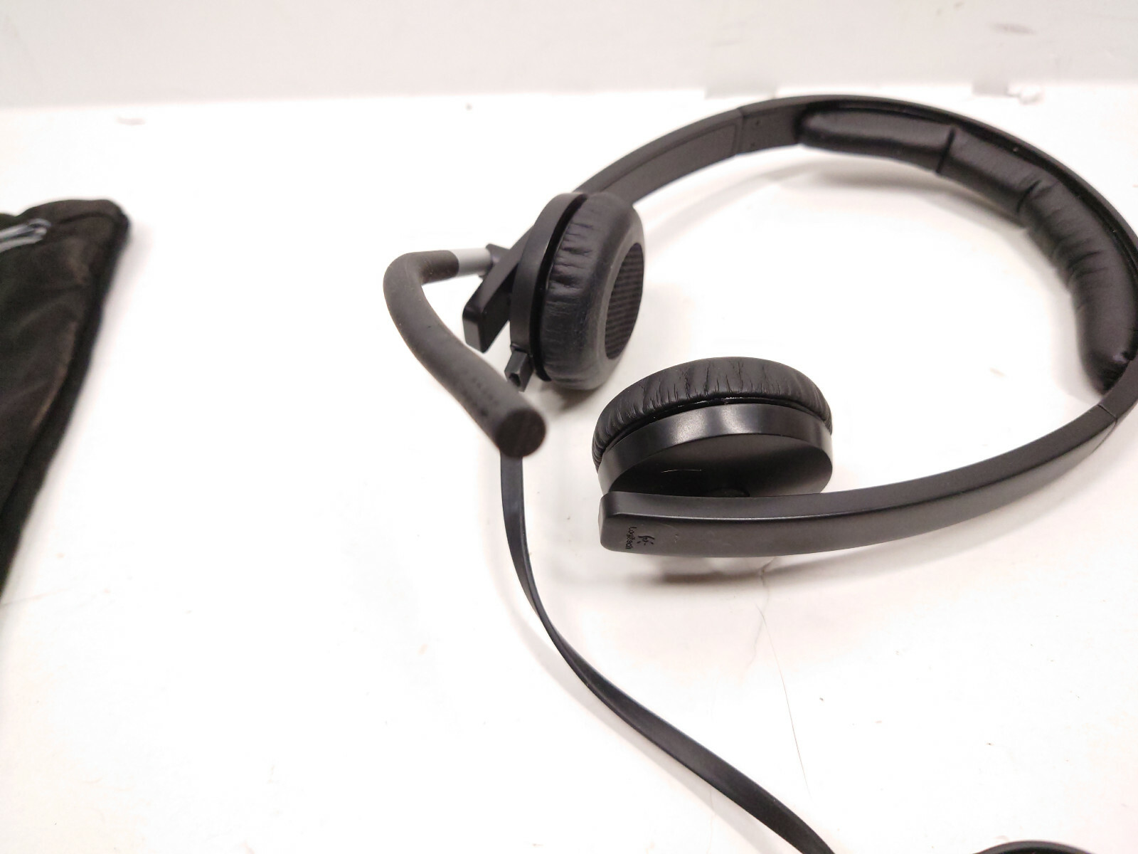 Logitech A-00057 USB Headset with Microphone Storage Bag - Tested and Working