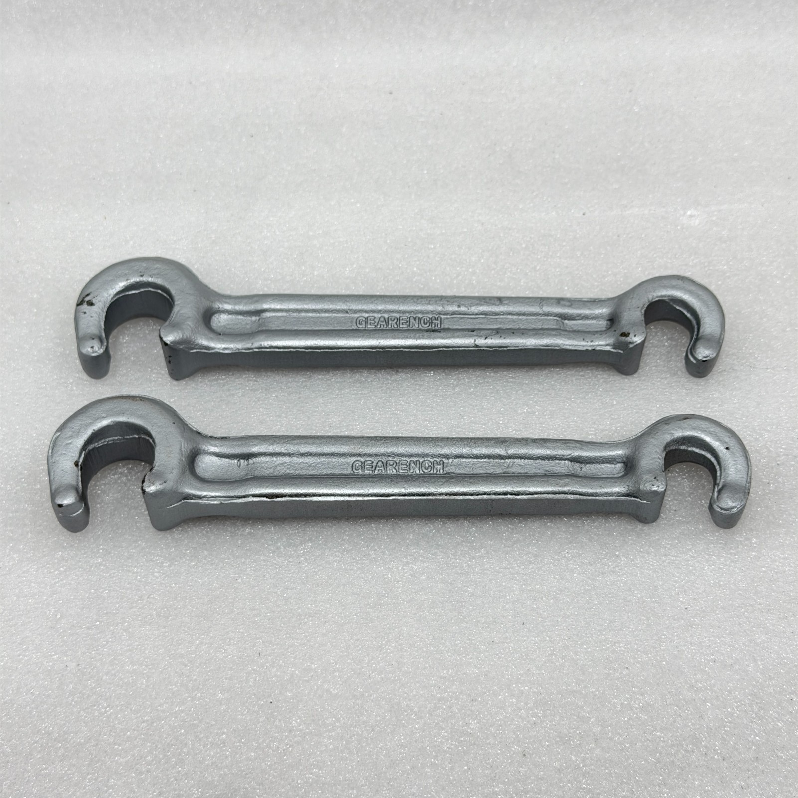 LOT OF 2 GEARENCH TITAN SIZE 0 VALVE WHEEL WRENCH INDUSTRIAL HOOK SPANNER USED