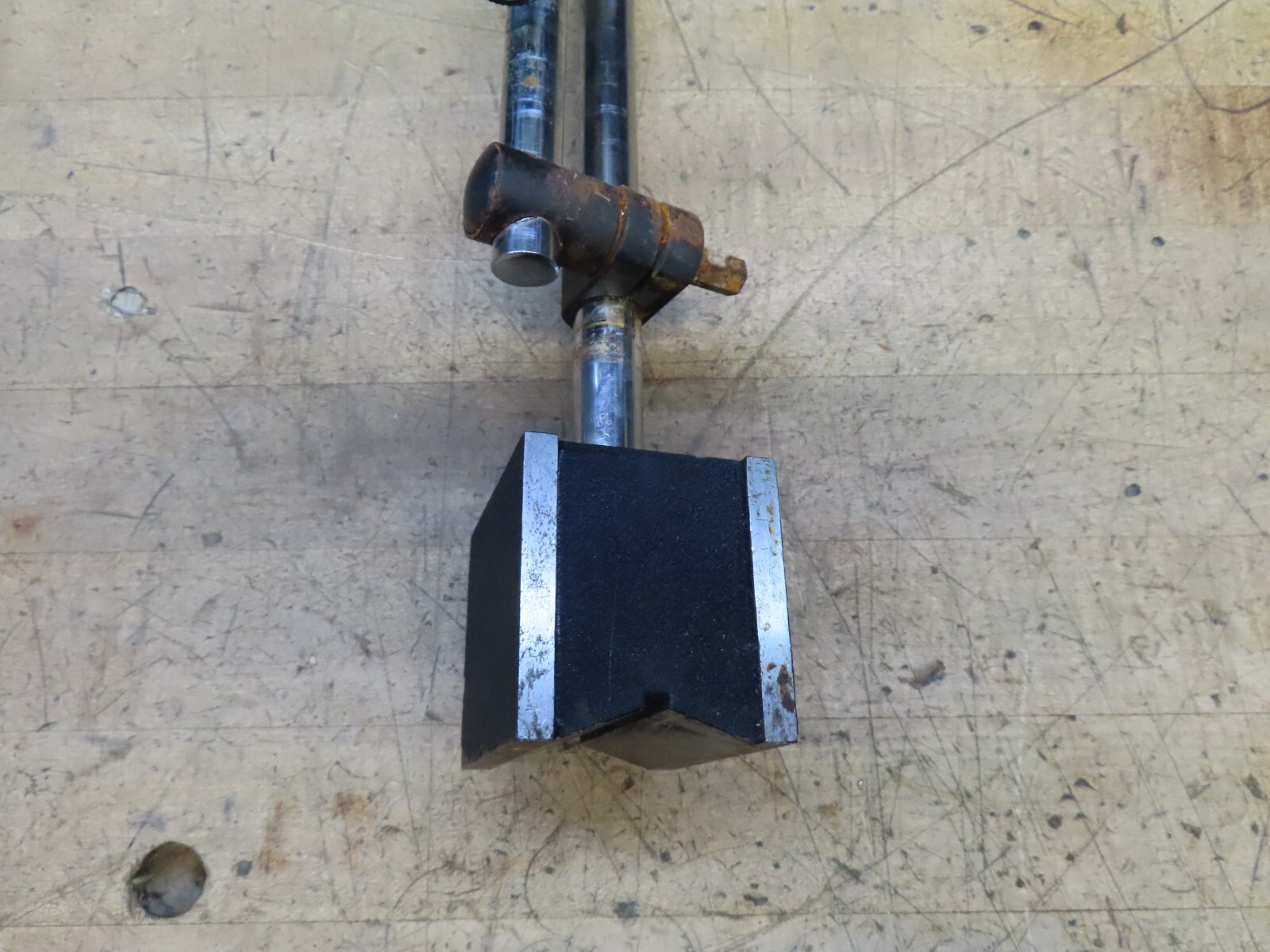 Taiwan on/off magnetic indicator base & fine adjust rods (@D63)