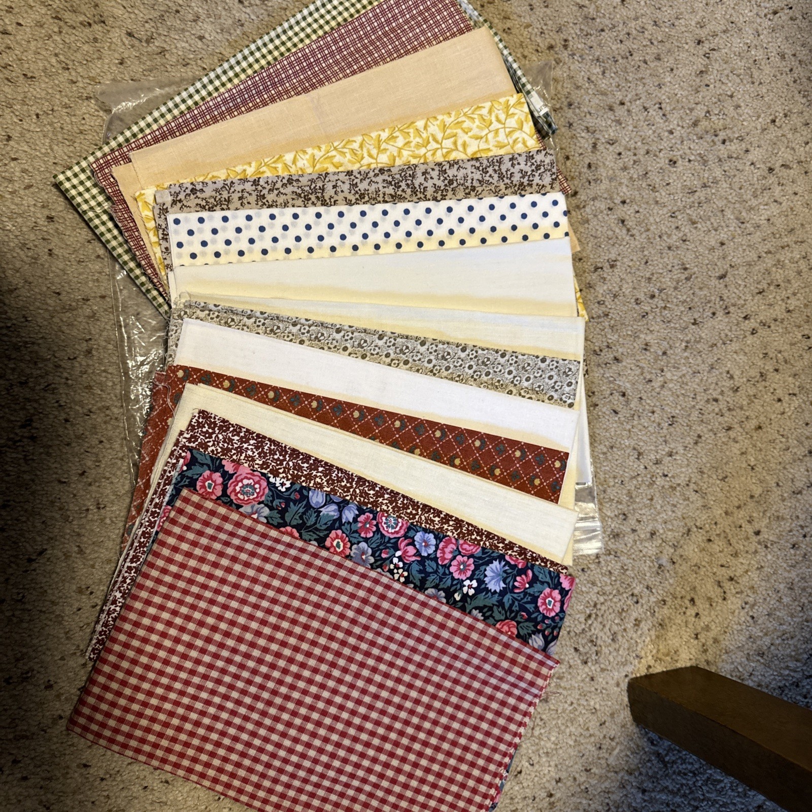 Fabric Lot, Mostly Fat Quarters, Some Small Squares