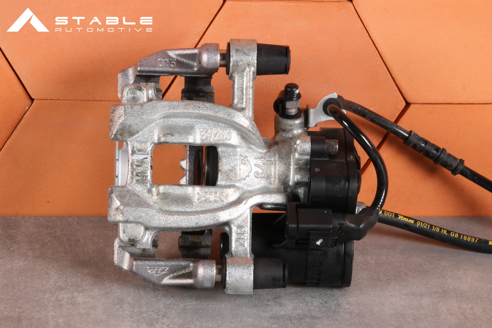 MINI F54 F55 F56 F57 F60 REAR LEFT BRAKE CALIPER 34/280/10 8831987 3928 km !!!